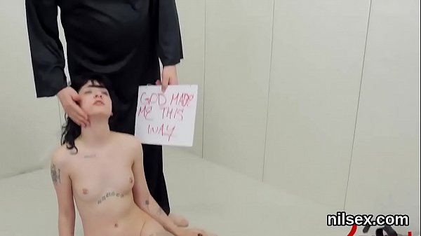 Foolish fuckslut gets her fuckholes stretched and extremely drilled 