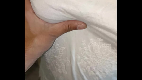 Kitchen me kaam karte hue Bhabhi ki moti gand dekh k hui neeyat kharab !!