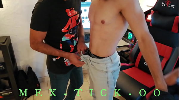 ALEJANDRO Y HUGO HACEN COSQUILLAS  