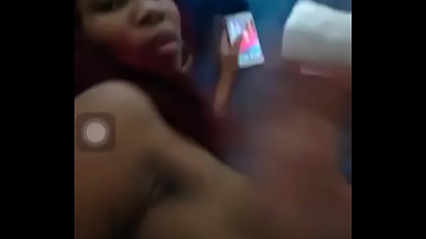 La jefa leo soprendida follando