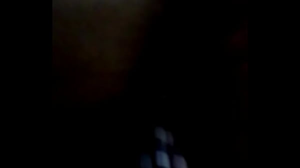 Sentando na vassoura. 