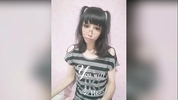 Sacando lechita de mi ano para comer mi cereal