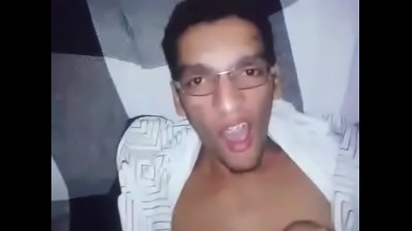 Passivo do cu peludo dando pra dotado 