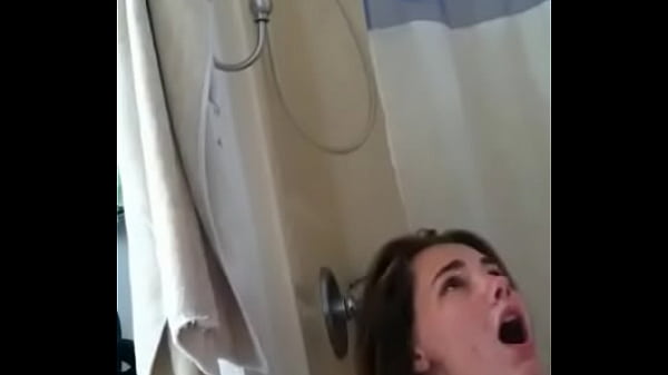 Emocionada por su leche