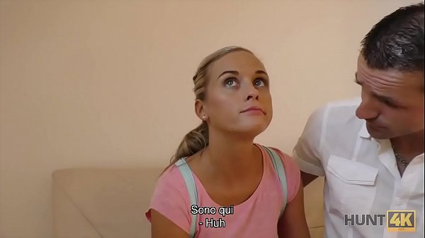 HUNT4K. Incredibile dollface bionda d&agrave; bocca, figa e stronzo