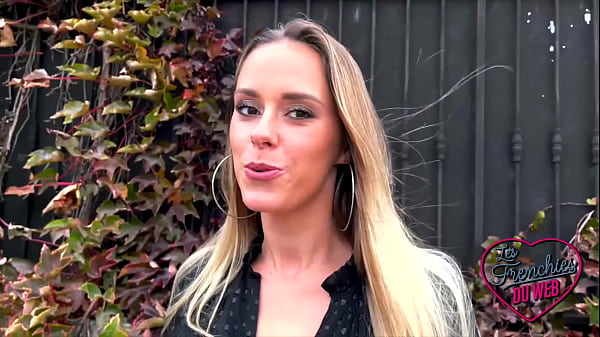 J'adore sentir une grosse bite au fond de ma chatte