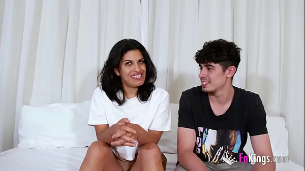 She's now a MILF, and she expect us to go medieval on her: Lidia Mar&iacute;a is back!  