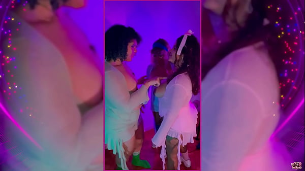 SAFADAS SE PEGANDO GOSTOSO! ARROMBAMOS NOSSA AMIGA 