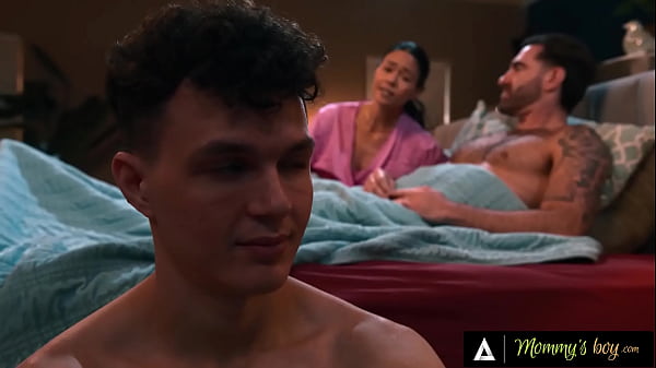 MILF Has Foursome With stepbae