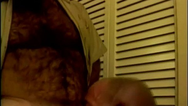 Massive gay bear gest sucked off