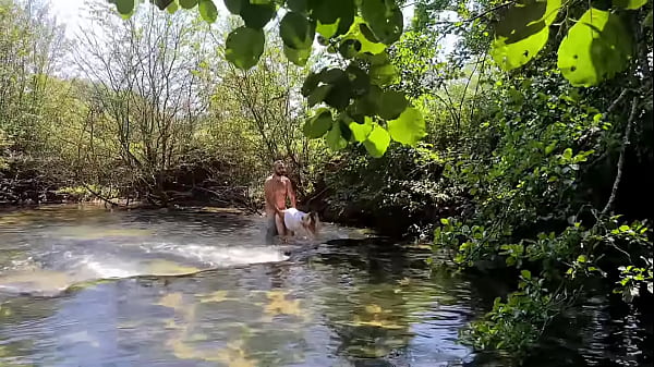 THEY GET CAUGHT DURING ANAL SEX OUTSIDE IN PUBLIC 1of2