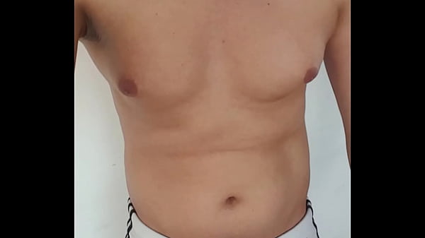 Pau pesado na sunga branca