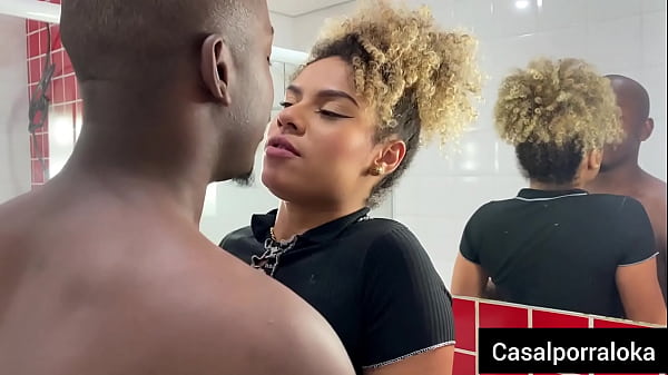 Loira eabuda fode meu pau