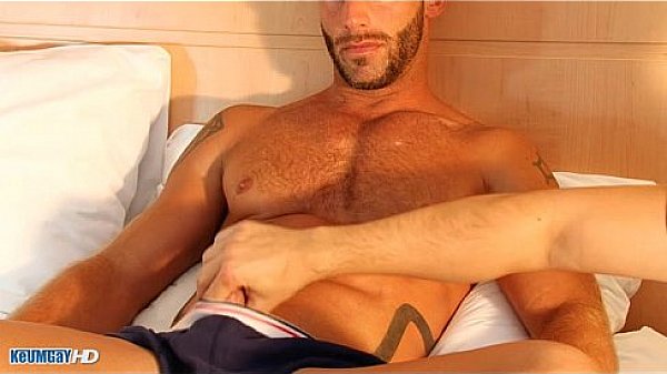 aymeric a very sexy muscle guy get wanked his huge cock by me!