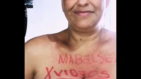 Me gusta exhibirme desnuda parta ustedes  