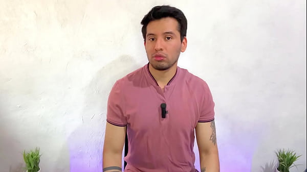 Chico le mama la vergota al sacerdote extranjero de la iglesia en la frontera 