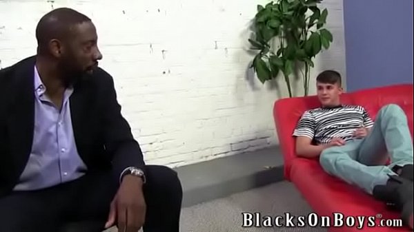 Mi terapeuta negro me coje mientras estoy en terapia