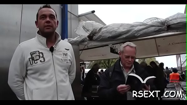 Dinky rams alluring woman Goldie's fanny 