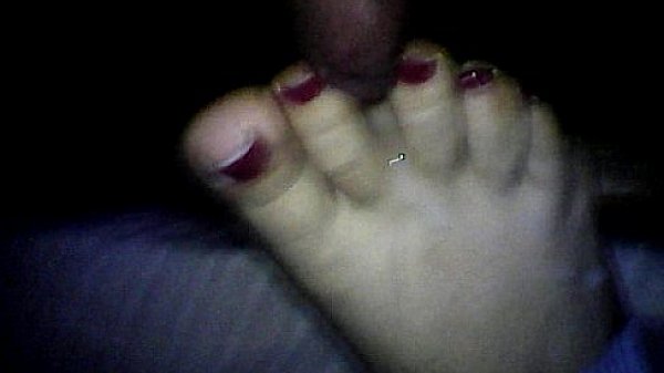 s. cumonfeet redtoenails