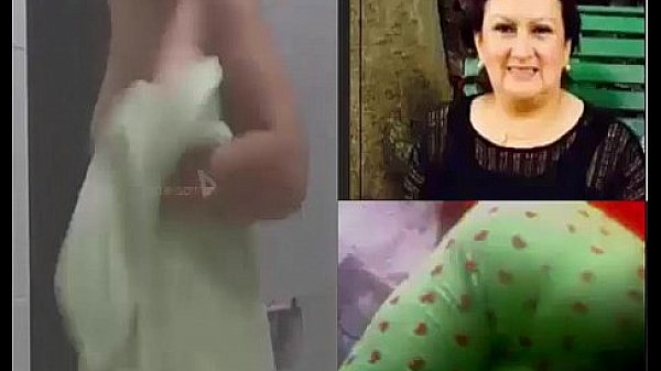 Espiando a una tia por morbo