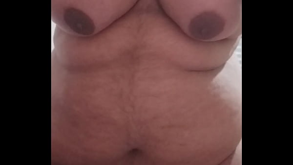 Gordo mostrando corpo 