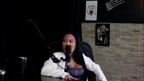 N&atilde;o gosta de pau grande por ser pequena e te machucar, ficou surpresa quando come&ccedil;ou e uma situa&ccedil;&atilde;o com um gringo parapl&eacute;gico... - Paulistinha (SHEER/RED)