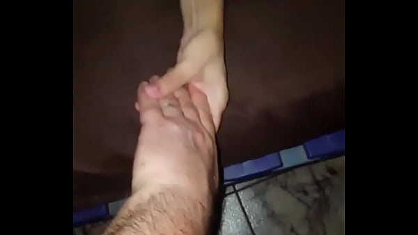 Hotwife hace m&aacute;s cornudo a su marido.
