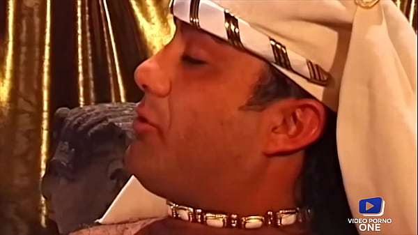 J'encule une brunette poilue et sexy aux gros seins