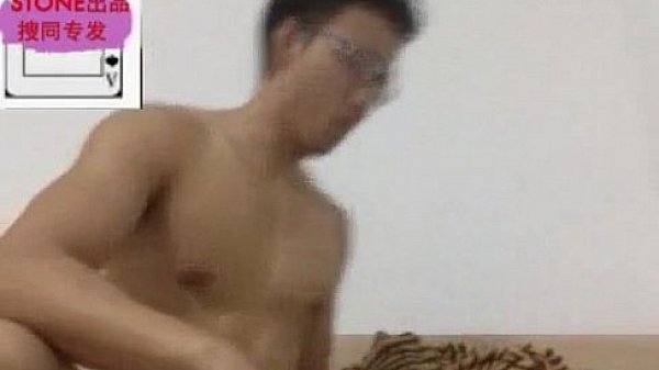 Anh Nhật thủ d&acirc;m kh&iacute; bắn tung to&eacute;