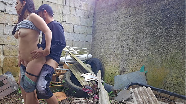 Meia-Prima disse que era s&oacute; olhar... mas olha o que virou!" Em Um Terreno Baldio