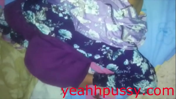 Isteri bertudung tonggeng kena hentam doggie