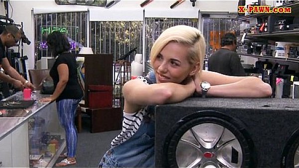 Blonde babe sells subwoofer speaker and pounded by pawn guy