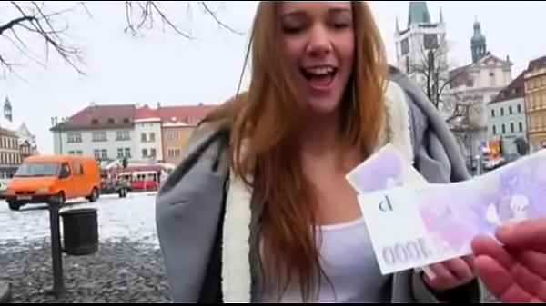 Amateur Czech slut Dominika flashes and banged for some cash