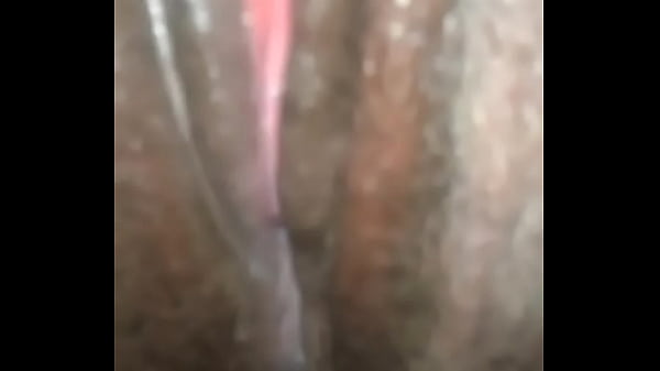 Gordinha brincando com a buceta part2