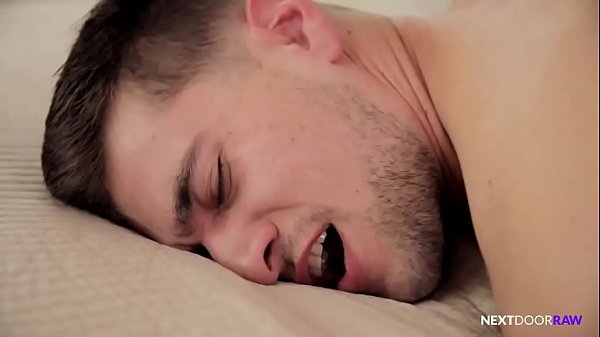 NextDoorRaw Je pense avoir un b&eacute;guin brut sur Quentin Gainz! Il est chaud! 