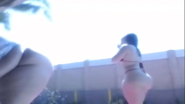 una par de culonas en Hilo dental disfruten