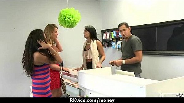 Amateur lets the pussy talk 27