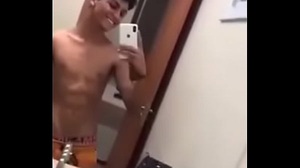 Exibindo o dote na bermuda, um dia melhores lomotifs. 