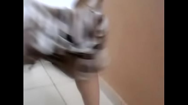 dan&ccedil;ando sem calcinha...