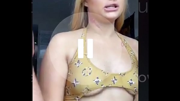 Periscope girls in amateur show 