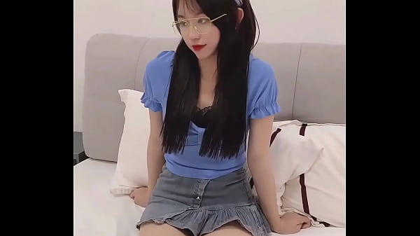 全国一二线城市高端外闱模特资源需要茄威信【fya234】极品骚女给我口交，紫色短裙很好奇，丝袜足交