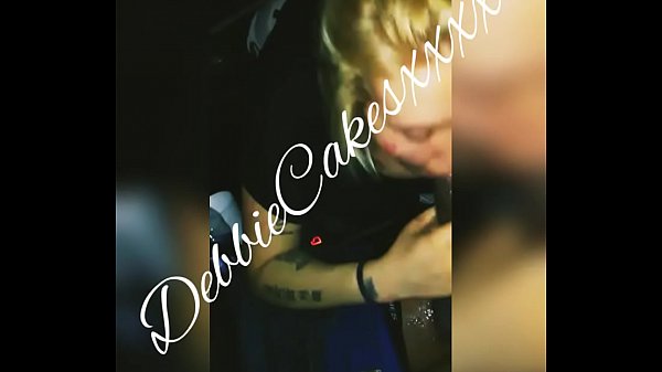 DebbieCakesxxxx loves licking dick and balls