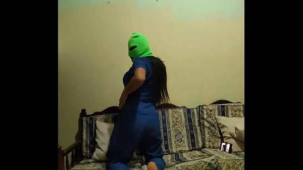 FIRE AND SHAMELESS STEPMOTHER COMES FROM WORK AND TOUCHES HER VAGINA TO LEVEL HER ANXIETY LEVELS. HOMEMADE PORN  