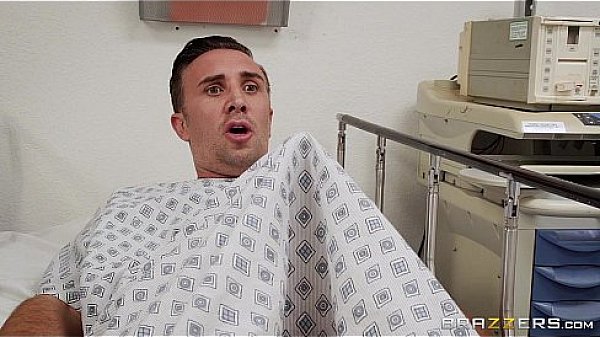 Brazzers - Layla London gives a sponge bath