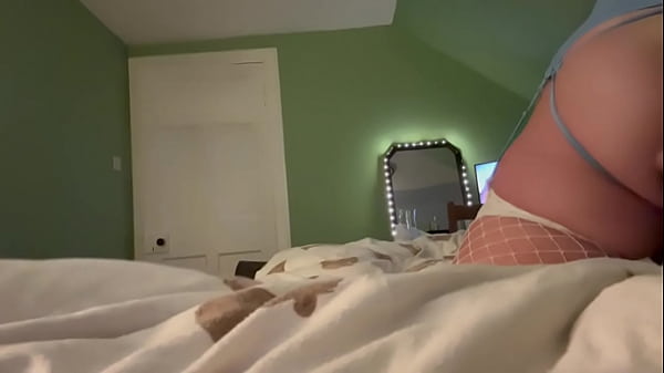 Alikat2 wanks her ass 