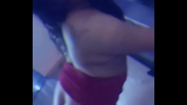 Milf de coge a colageno hasta sacarle la leche pide m&aacute;s vergas para que le den rico entre varios