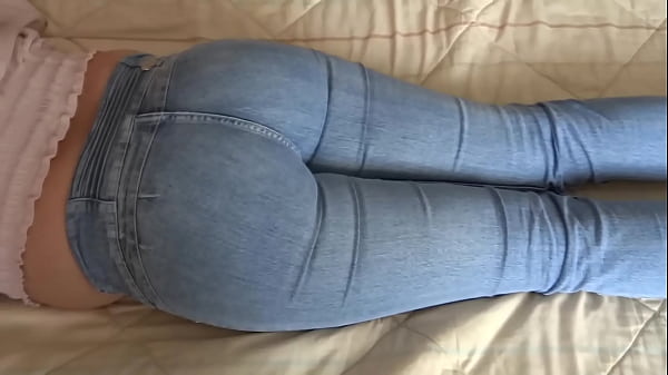 The delicious ass of my wife, exhibits it lying on her bed with her jean on and with the jean down, she is excited to show the thongs or bikinis that she uses every day so that they masturbate and make her cum in her wonderful ass  