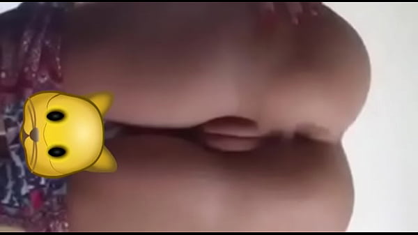 Loira mostrando o rabao