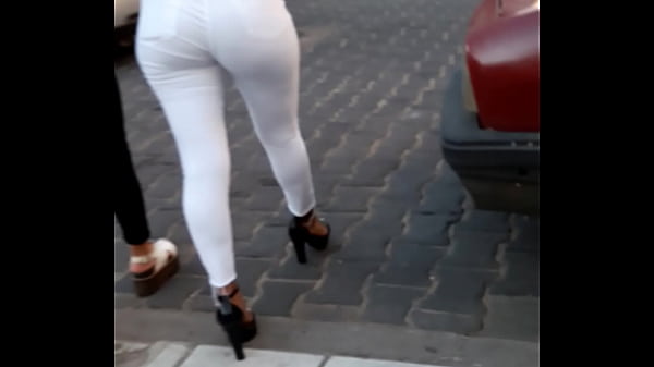 Hermosa mujer en jeans  