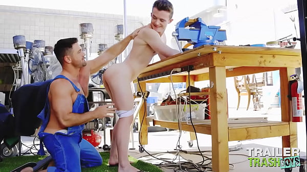 TRAILERTRASHBOYS Muscular Hunk Seduces And Breeds Jock 